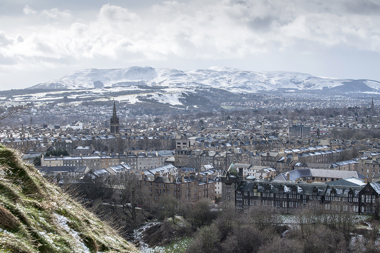 A snowy view of Edinburgh's skyline from the Salisbury's Crags.