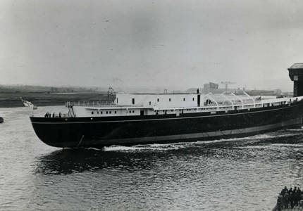 Building of Yacht - Royal Yacht Britannia 9