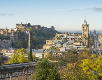 Panoramic view of Edinburgh city skyline with Edinburgh Castle, one of the best things to do in Edinburgh © VisitScotland/Kenny Lam