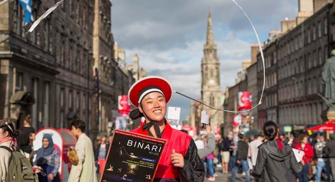 Edinburgh Fringe Festival on the Royal Mile © VisitScotland/Kenny Lam