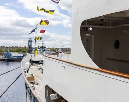 A view of a Yottie waving from the gangway. 